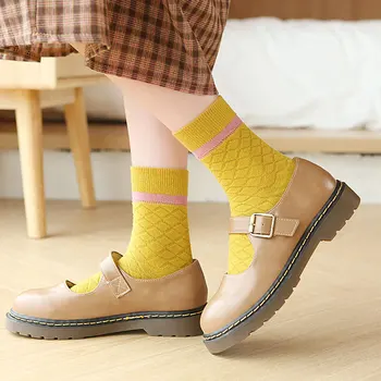 Jednoduché retro móda a Európskej Americký štýl neutrálne bavlnené ponožky elegantné jar jeseň vysokej kvality polovice trubice ponožky hot predaj